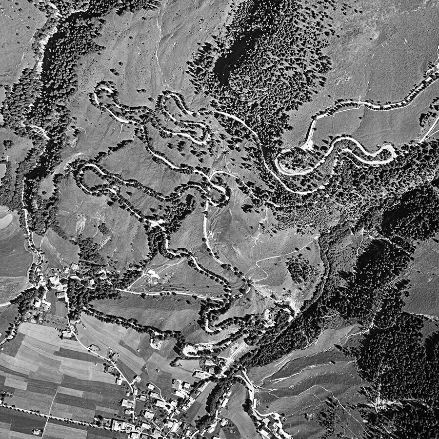 Luftbild des Oberjochpasses zwischen Bad Hindelang und Oberjoch aus dem Jahr 1960 Luftbild des Oberjochpass zwischen Bad Hindelang und Oberjoch aus dem Jahr 1960