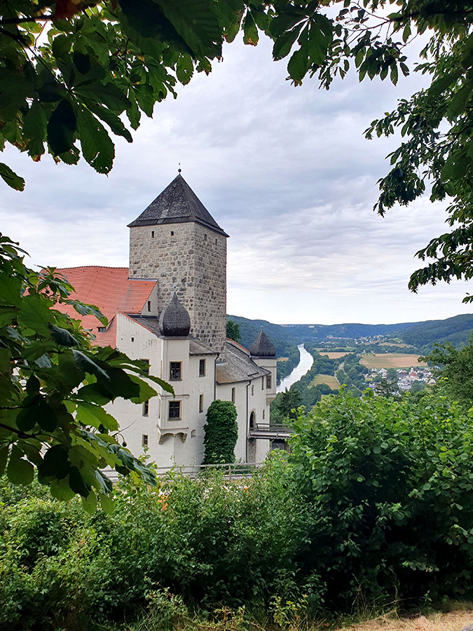 Kartenvorstellung auf Burg Prunn im Altmühltal Blick auf die Burg Prunn